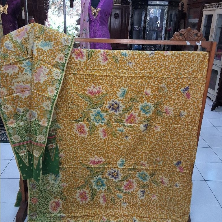 Kain Batik Tulis Sutra/Kain Batik Tulis Silk Hokokai/Kain Batik Tulis Sutra Hokokai/Kain Batik Lawas