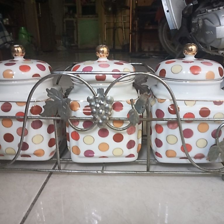 Preloved Toples Keramik Vicenza Motif Polkadot