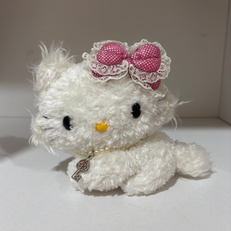 Boneka Charmmy Kitty Fluffy White Fur Sanrio Plush