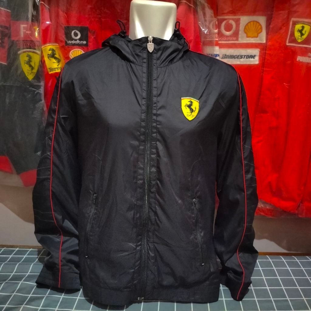 Jaket Ferrari X Puma Vintage Original Official Merchandise Scuderia Ferrari F1 Windbreaker Outdoor R
