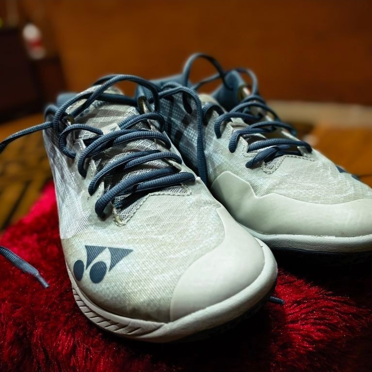 Yonex aerus Z3 white second like new
