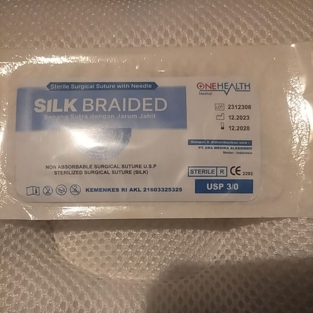 benang silk 3/0 benang sutra dengan jarum jahit