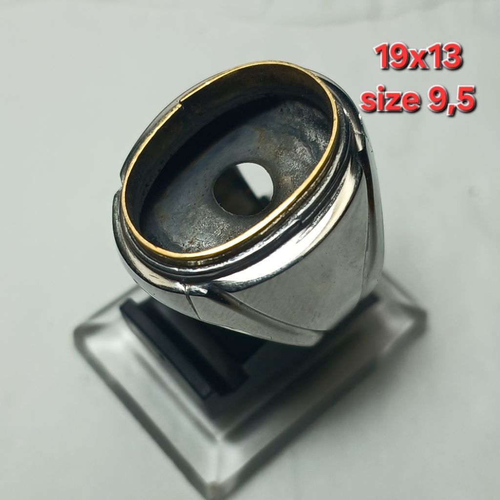 SIZE 9,5 EMBAN RING MONEL HM 19X13