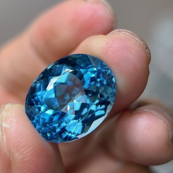 Natural Blue Topaz swiss blue + Memo sky 617