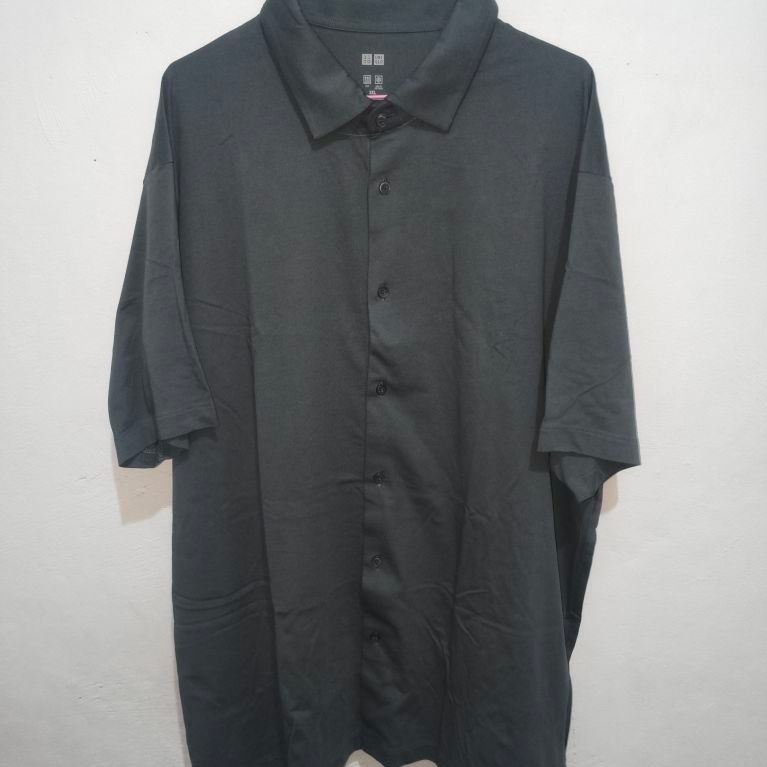 Kemeja Uniqlo Airism
