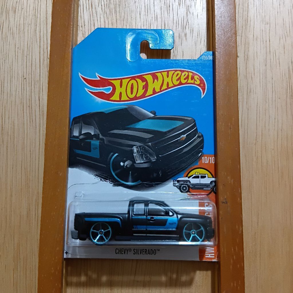 Hot Wheels 07 Chevy Silverado Hot Trucks