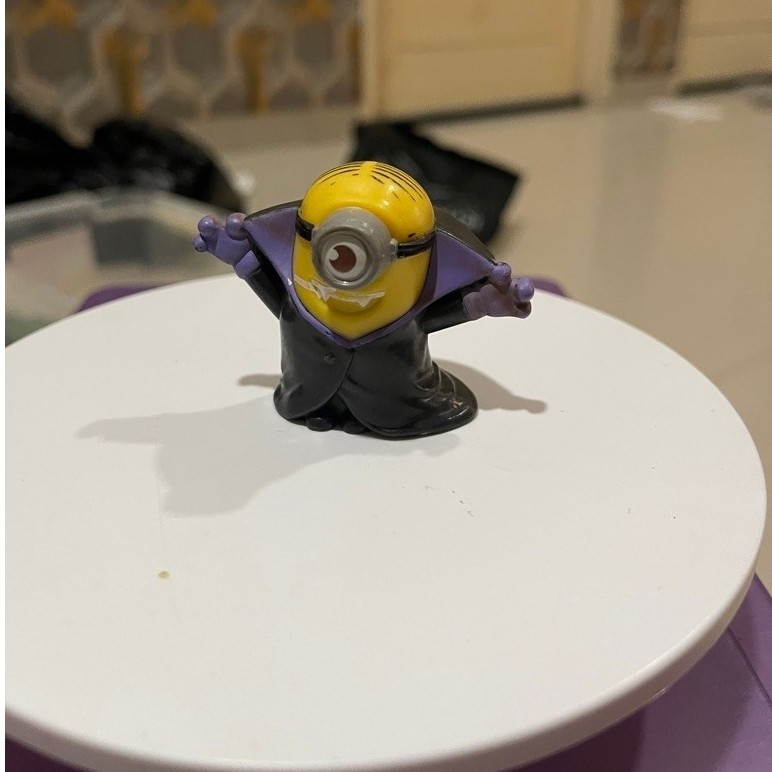 Figure Minion Vampire Dracula — Mainan Happy Meal McDonald's