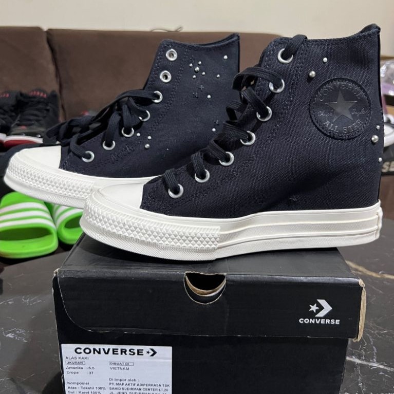 Sepatu Sneakers Converse Chuck Wedge Hi Platform Black White