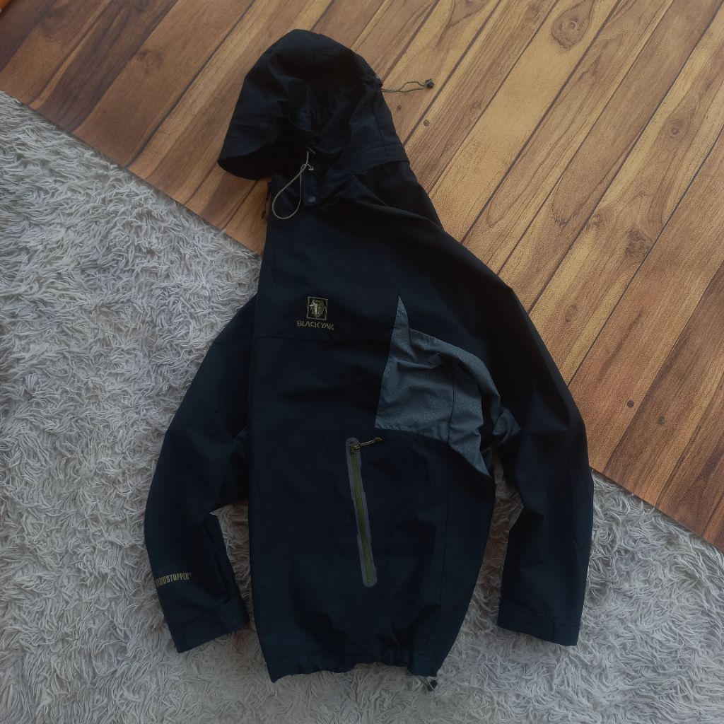 Jaket Outdoor Blackyak Gorpcore Windstopper Waterrepellent NOT goretex blocktech running sports ligh