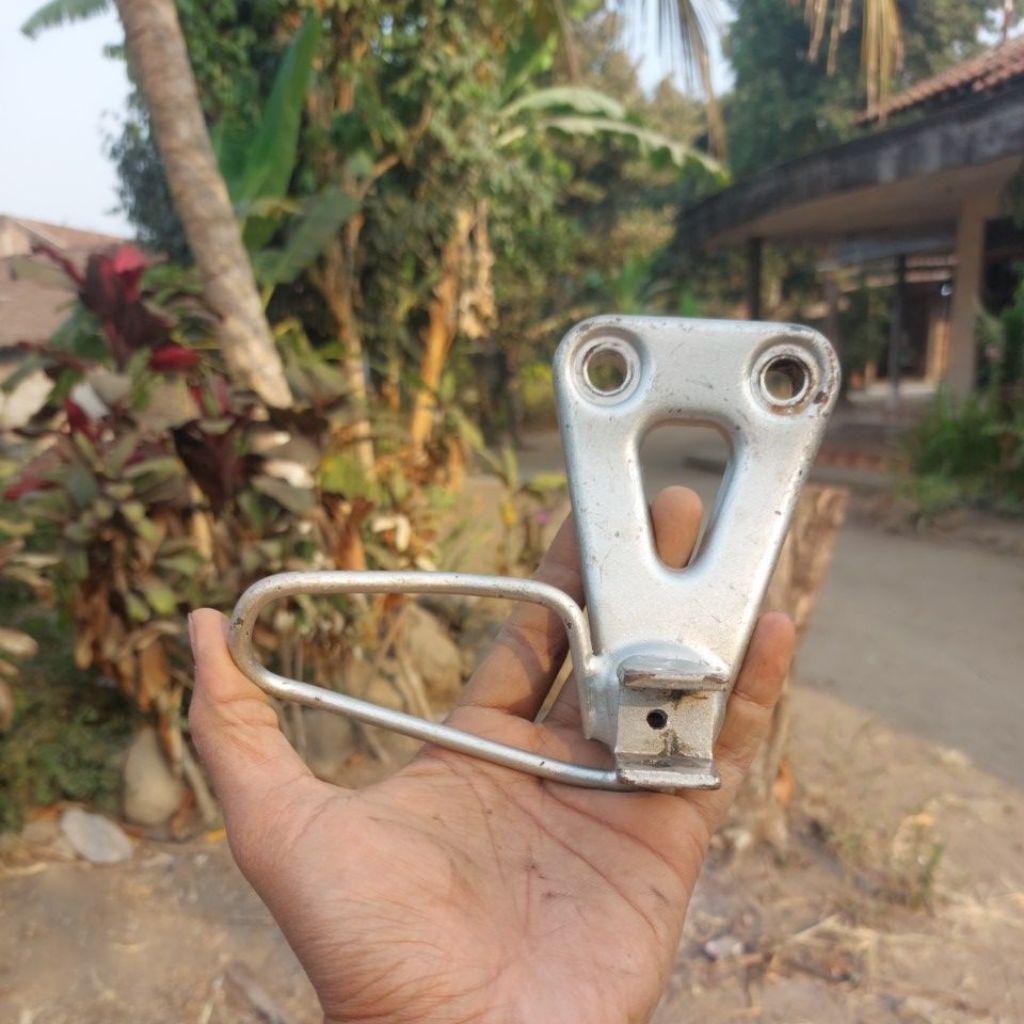 Postep Footstep Belakang KLX 150 KLX Dtracker Sebelah Kanan Original