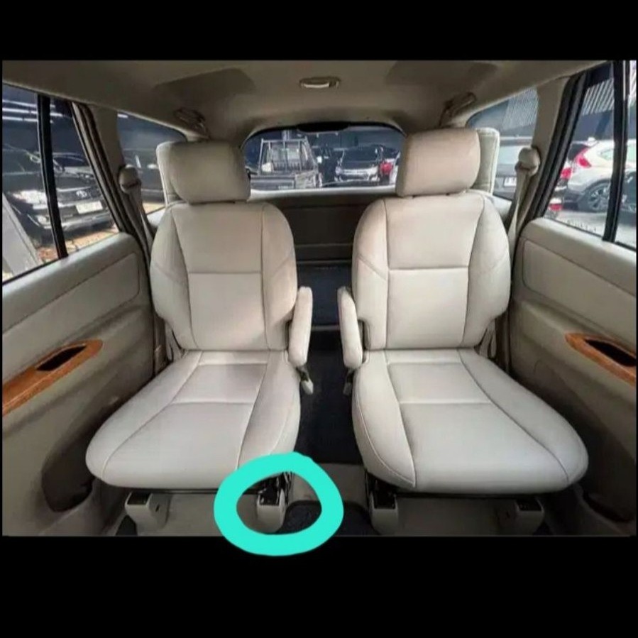 Cover baut jok tengah/baris kedua innova 2009-2015 original