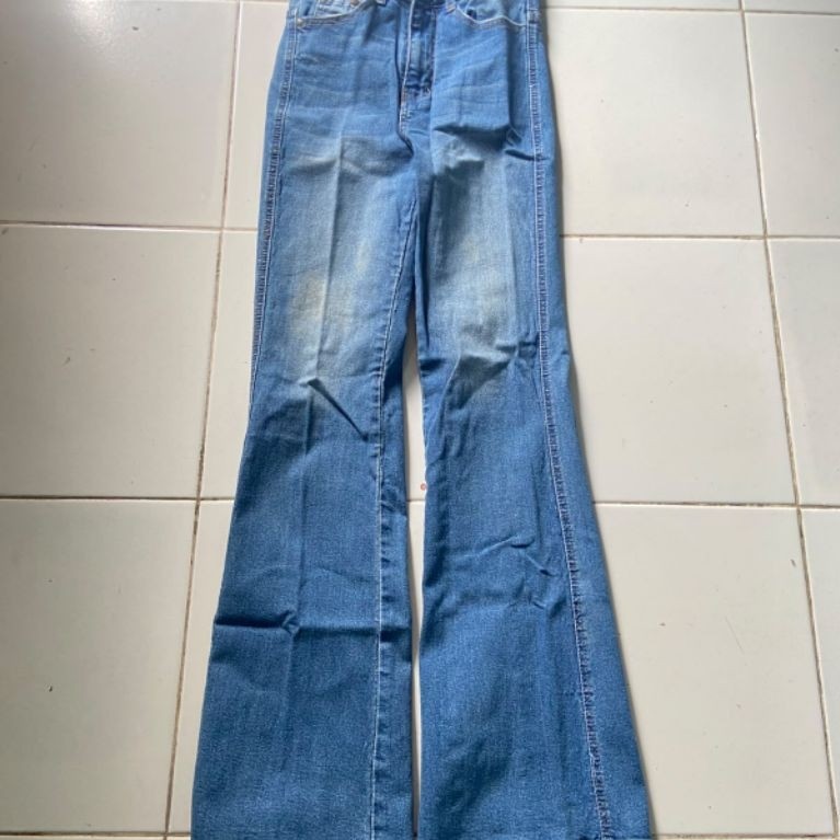 Celana Jeans Wanita Biru Model Cutbray Jiniso New