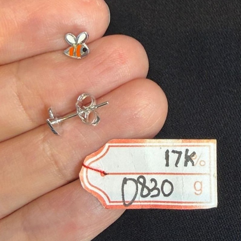 Anting emas 75 tawon
