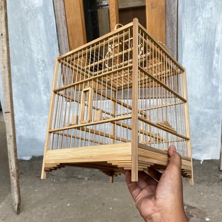 SANGKAR BAMBU KOTAK ALAS ANYAMAN , SANGKAR PLECI , KONIN, SOGON