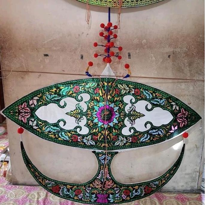 Layangan wau bulan ukuran 1 meter ( siap terbang) Beraneka warna Bambu