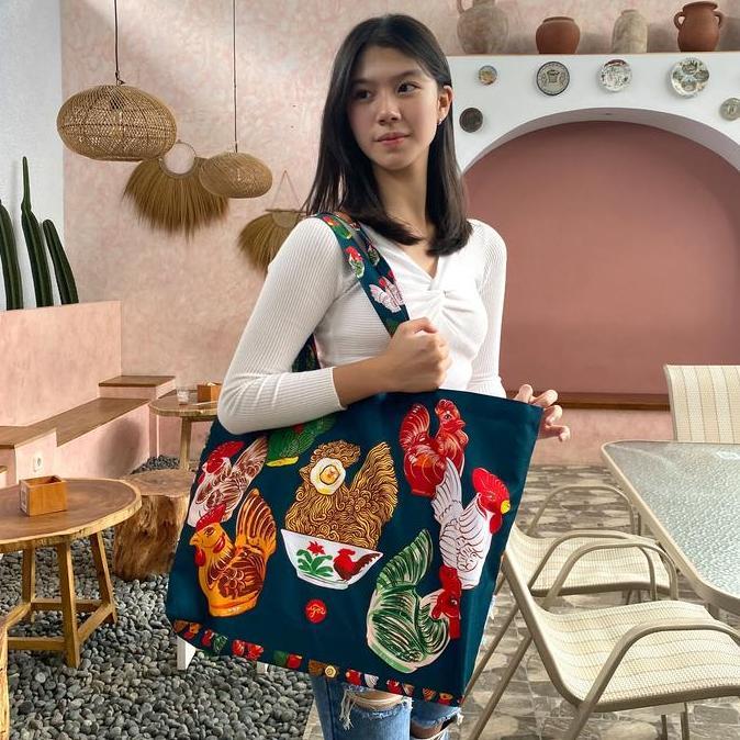 Tas Besar IGORsatumangkok Shrelo Motif Celengan Ayam Jadul Hijau Travel Kuliah Kerja Santai Serba Gu