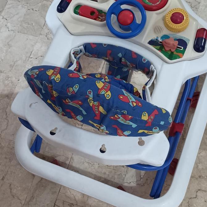 Baby Walker, alat bantu jalan bayi