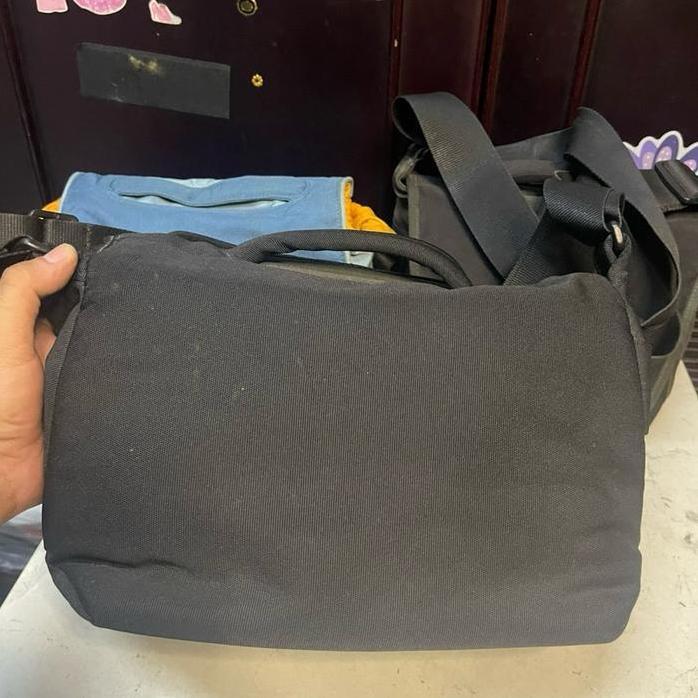 Crumpler Six Million Dollar Like New 2Nd