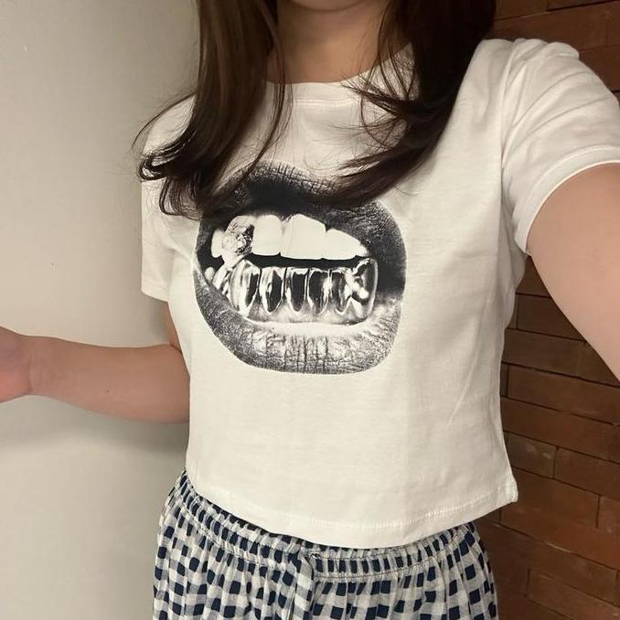 New- lips baby tee y2k crop top graphic tee downtown vintage 2000s