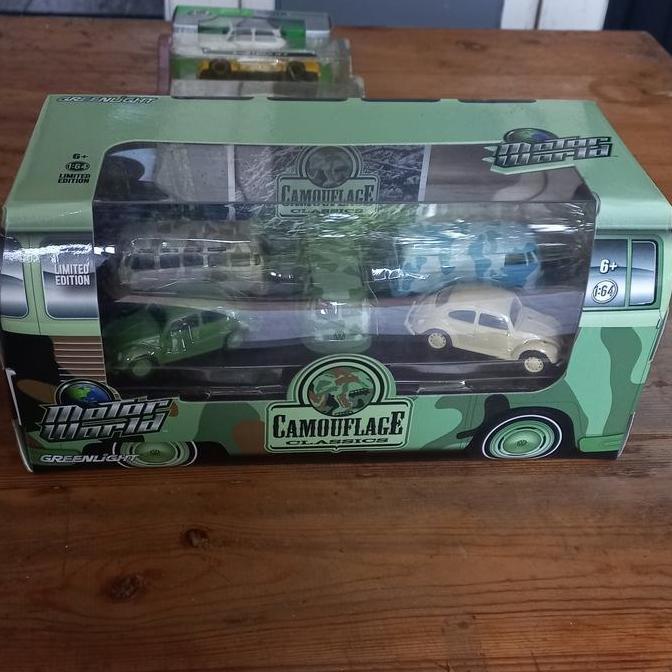 GREENLIGHT CAMOUFLAGE CLASSICS MOTOR WORLD VOLKSWAGEN DIORAMA GIFTPACK