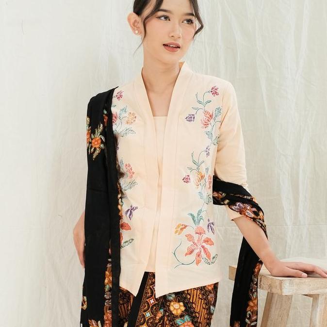 Kebaya Encim Batik Malia Lengan 7/8 Meradelima Katun Cream