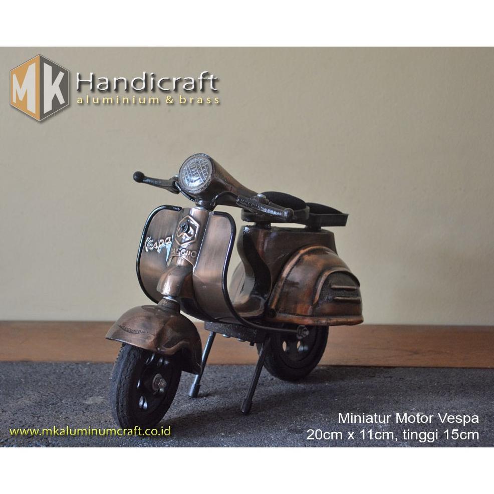 Miniatur Motor Vespa - Miniatur Vespa - Vespa Jadul warna coklat vintage