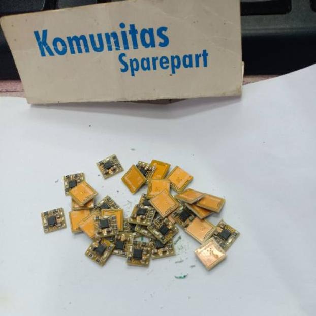 QualityTerbaik- IC EASY CHIP CHARGER UNIVERSAL YELLOW