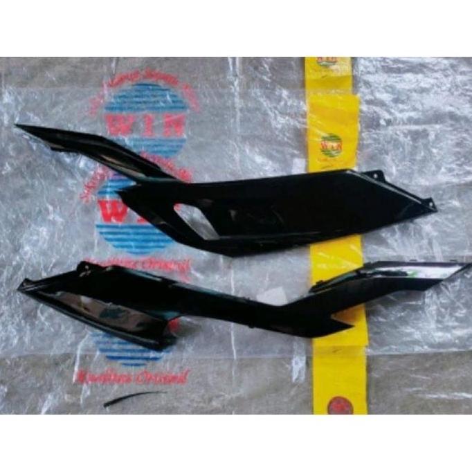 Cover Dek Samping Bawah / Footrest Bawah Samping Vario 125 / 150 LED (2018-2021) Merk Win