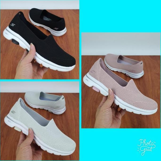 Skechers GoWalk 5 Blessed Women, Sepatu wanita Slip On Simple