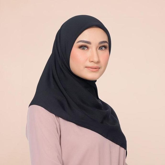 New- Zm Zaskia Mecca - Sana Black Hijab Polycotton Hitam - Kerudung Segi Empat Square Lembut Nyaman
