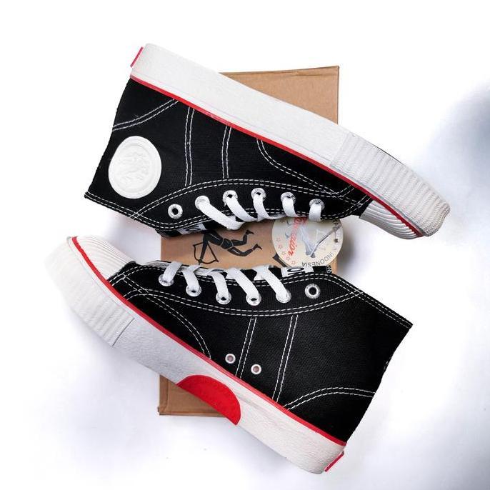 Sepatu Warrior Classic High Black White / Hitam Putih