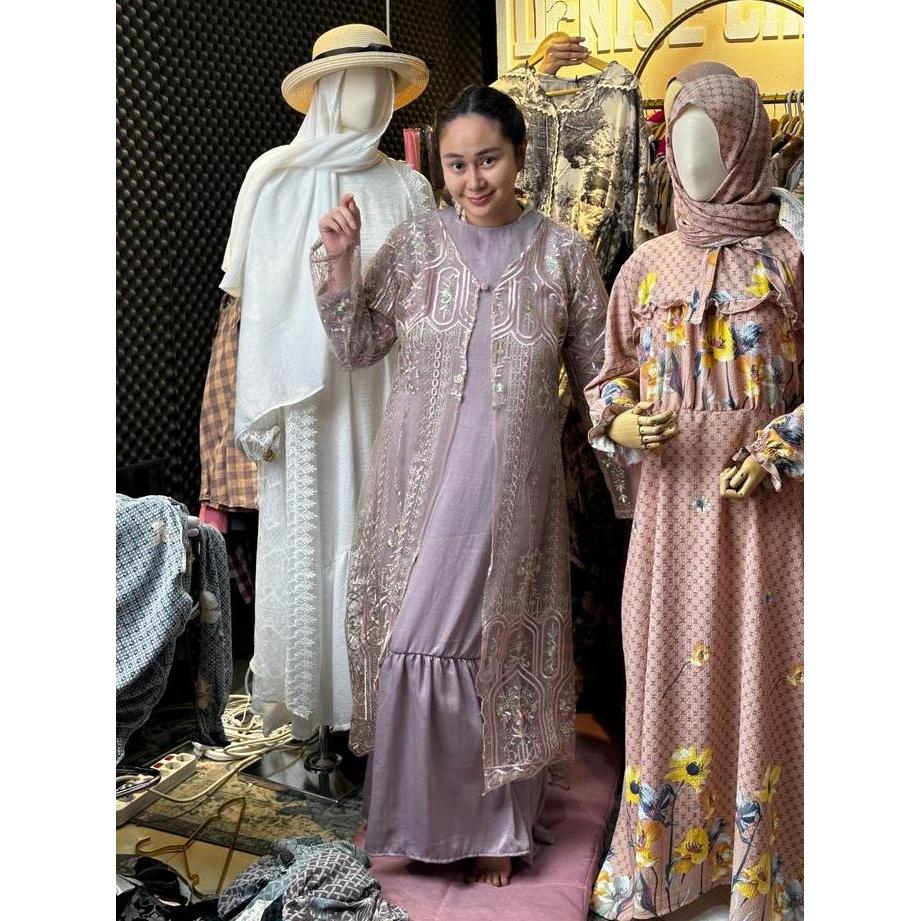 Denise Chariesta - Yanbu Gamis Holang Kaya