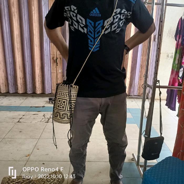 Tas Anjat Kalimantan Tali Selempang. Tas Rotan Anyaman Khas Kalimantan Selempang