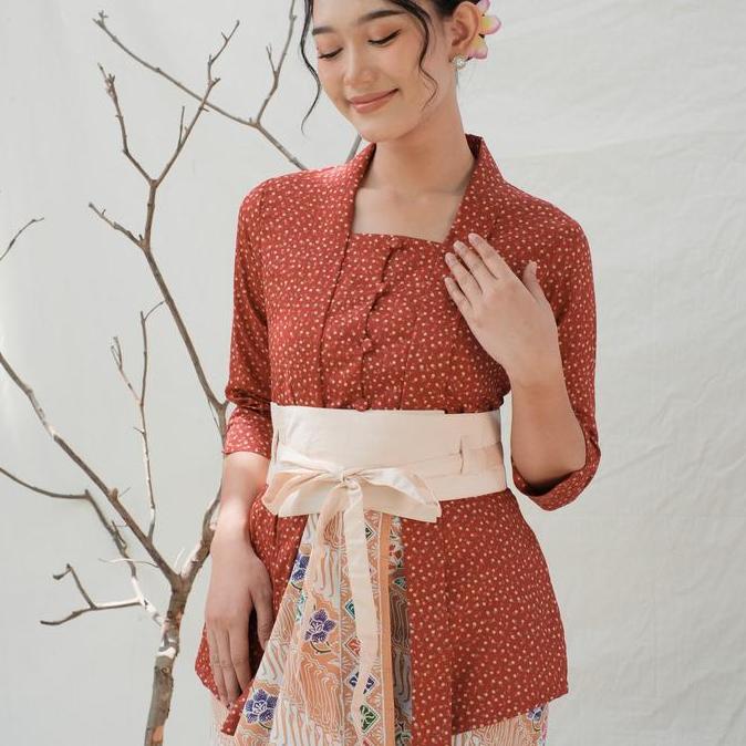 Kebaya kutubaru rosea lengan 7/8 katun jepang merah bata