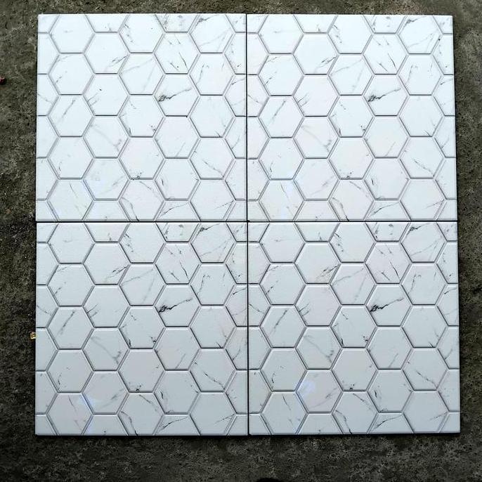 KERAMIK 40X40 HEXAGON ABU PUTIH GLOSSY SEMI KASAR