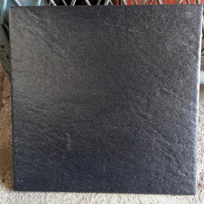 KERAMIK 40X40 HITAM MATT / MINIMALIS HITAM