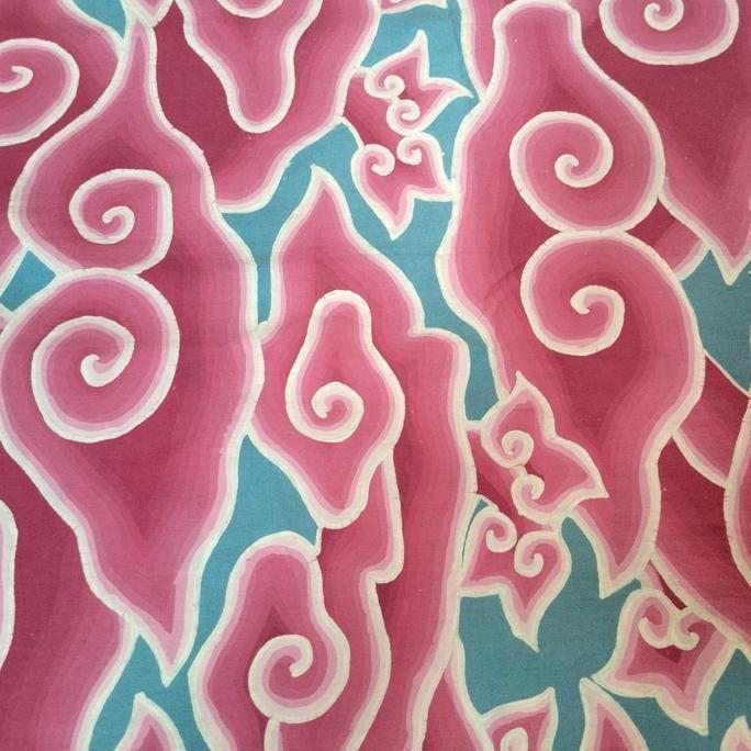 Batik Mega Mendung 9 Gradasi. Batik Cirebon. Batik Mega Mendung Tulis