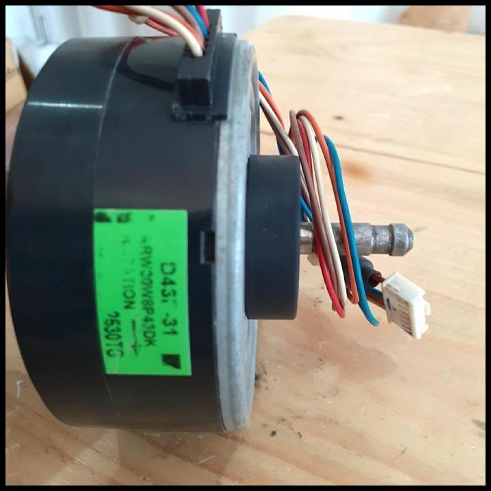 TERLARIS DINAMO MOTOR FAN AC DAIKIN INDOOR THAILAND 2PK FT50GVE FTN50 D43F-31 