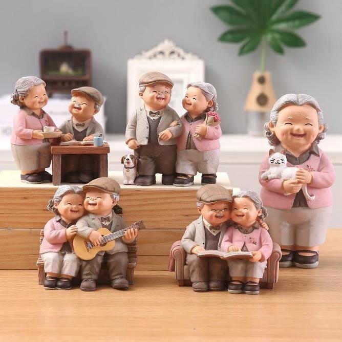 Pajangan Kakek Nenek Akong Ama Vespa Dekorasi Pajangan Nenek Kakek Couple Bahan Resin Miniatur Kakek