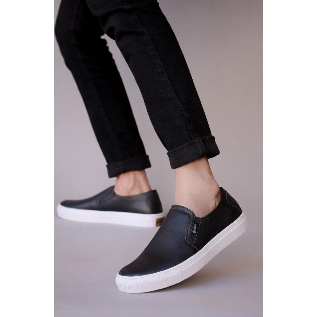 sepatu slip on pria cevany mori keren nyaman buat santai buat kerja