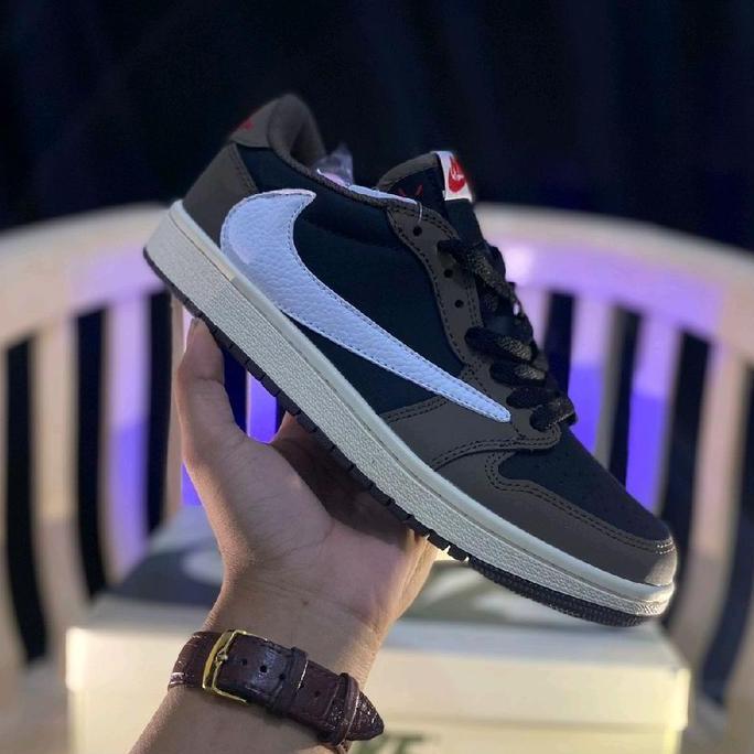 SEPATU SNEAKERES PRIA AJ LOW TRAVIS SCOT COKLAT ITEM COMBINASI PUTIH BERKUALITAS TINGGI Casual Shoes