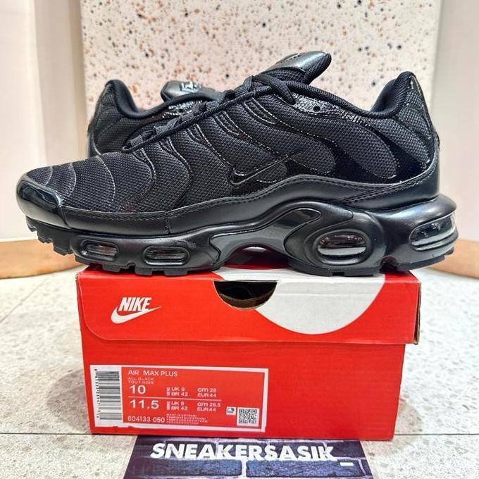 Sepatu Air Max Plus Triple Black