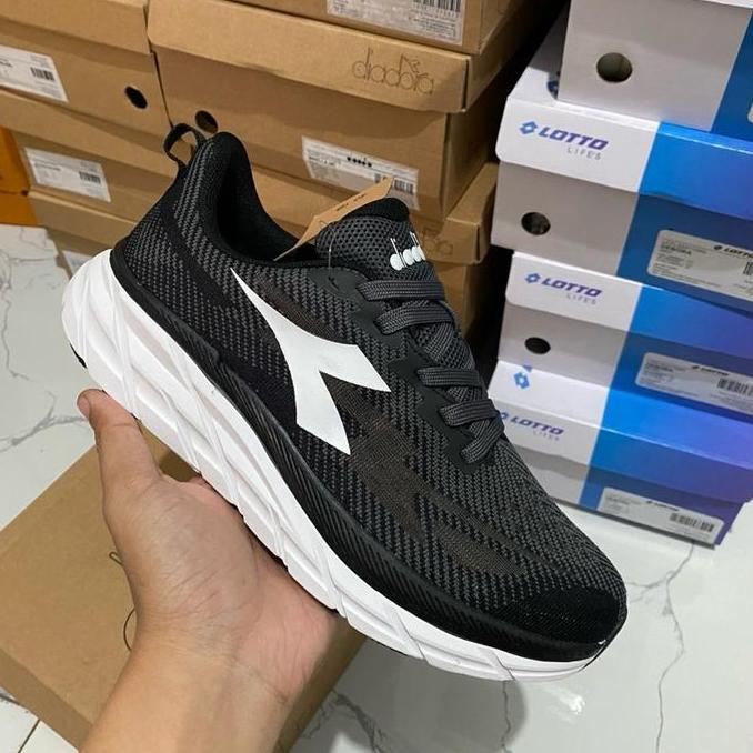 Sepatu Diadora MIRELLA BNIB