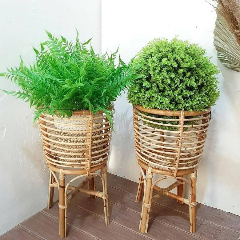 Standing Pot Rotan Natural Finishing Mengkilap / Tempat Bunga Dekorasi Studio Foto Sudut Ruangan