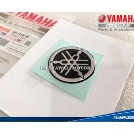 Thebest- EMBLEM LOGO YAMAHA COVER SAYAP LAMPU SEN DEPAN BAWAH NMAX , AEROX 155