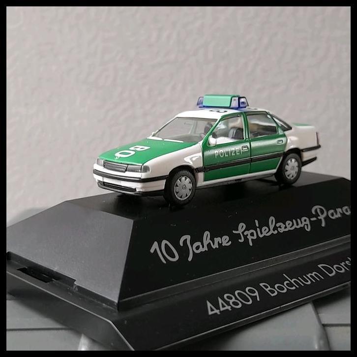 TERLARIS HERPA SKALA 1:87 - OPEL VECTRA PUTIH-HIJAU POLIZEI (HC12) 
