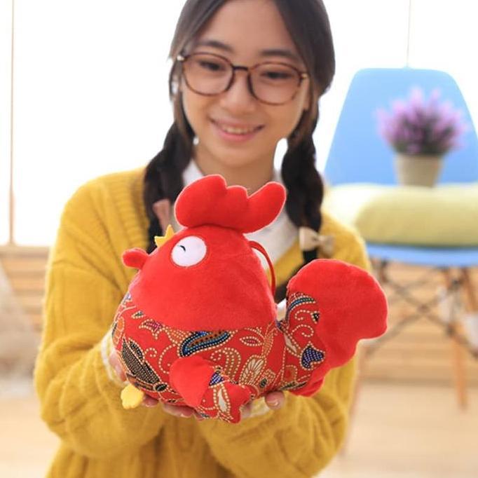 KADO BONEKA AYAM KECIL JIMAT HOKI SHIO AYAM BONEKA CONGSAM BATIK AYAM SAR