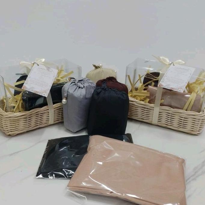 souvenir jilbab segiempat dan mukena travel parasut/hampers muslim wanita/souvenir tasyakuran 4 bula