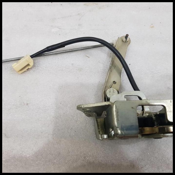 BEST DEAL DOOR LOCK PINTU BAGASI ORI AVANZA LAMA05-11 