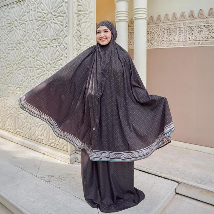 ZM Zaskia Mecca - Azzeeza Mukena Travel Parasut - Monogram